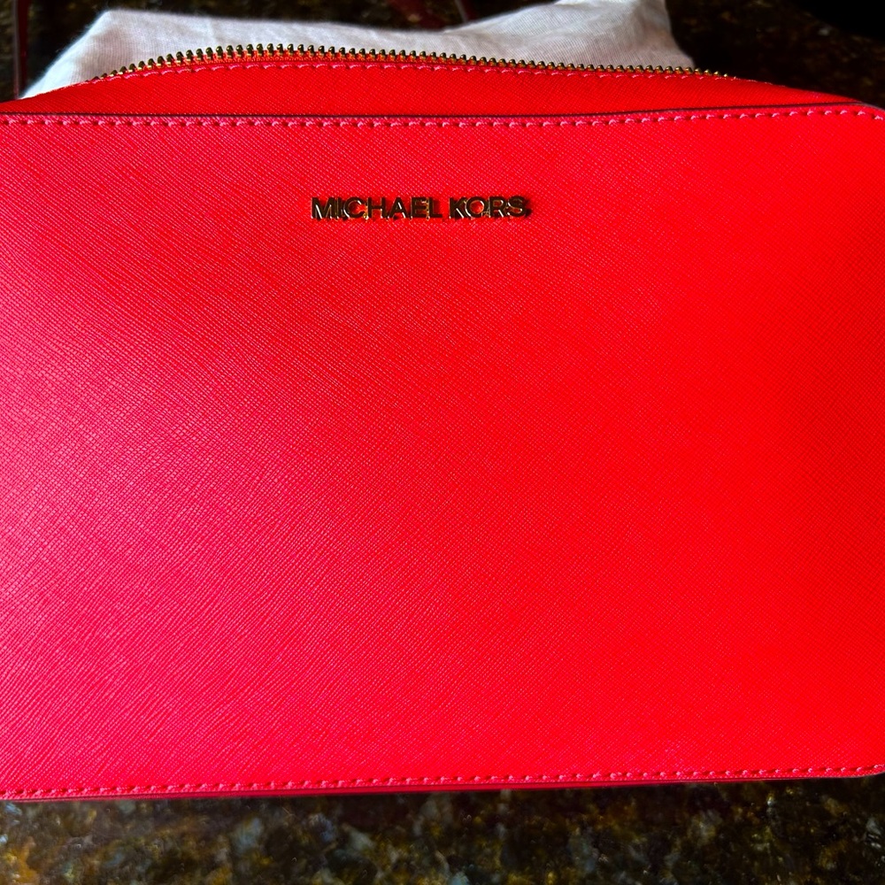 This leather crossbody from MICHAEL Michael Kors is easy and effortless.